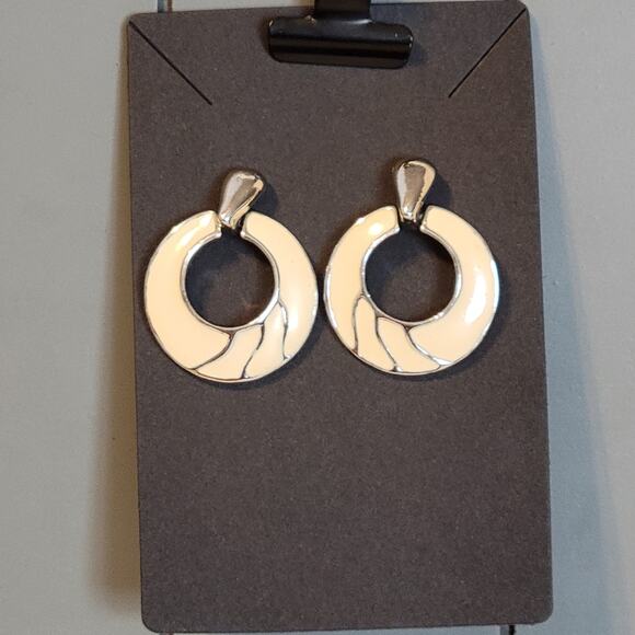 Vintage Enamel Hoop Earrings Silver Tone Cream Pierced Retro 1.83” Drop Pierced - Picture 3 of 6